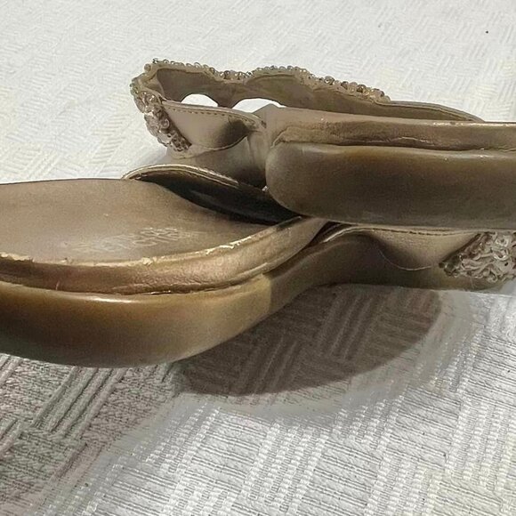 Size - 8 1/2 Medium Kenneth Cole Reaction Champagne Sandals - Picture 4 of 10